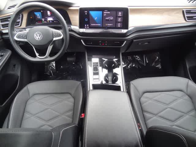 Used 2024 Volkswagen Atlas SE AWD/4WD image 17