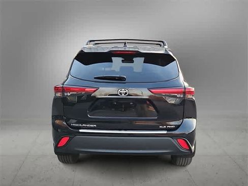 Used 2022 Toyota Highlander XLE image 7