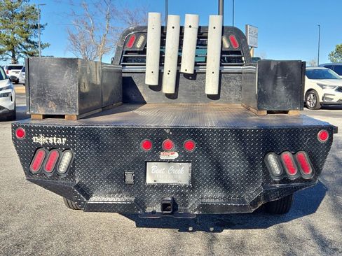 Used 2022 GMC Sierra 3500 Pro w/ Convenience Package image 9