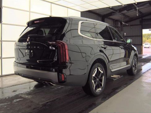 Used 2025 Kia Telluride S image 11