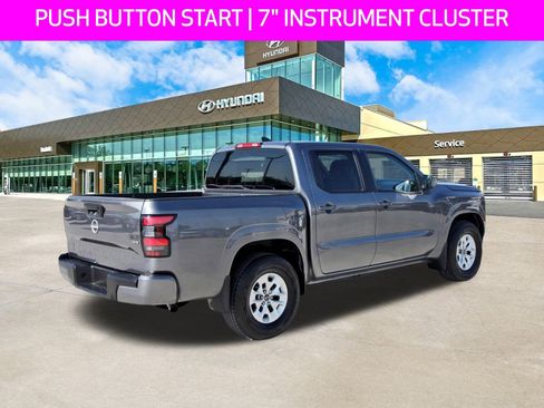Used 2024 Nissan Frontier SV image 5