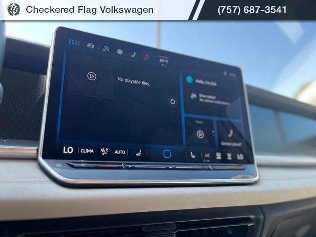 Used 2025 Volkswagen Tiguan SE FWD image 36