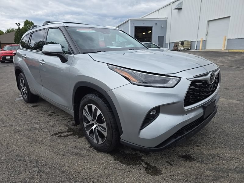 Used 2021 Toyota Highlander XLE AWD/4WD image 5