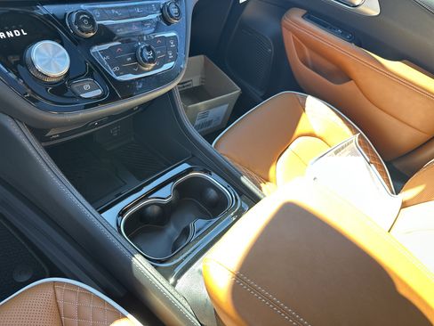 New 2026 Chrysler Pacifica Pinnacle image 28