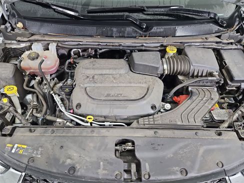 Used 2024 Chrysler Pacifica Touring-L image 14