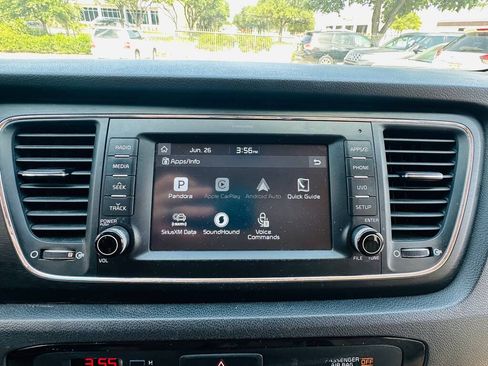 Used 2017 Kia Sedona LX w/ LX Essentials Premium Package FWD image 16