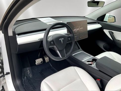 Used 2022 Tesla Model Y Long Range AWD/4WD image 16