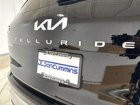 Used 2024 Kia Telluride EX w/ EX Captain's Chair Package image 28