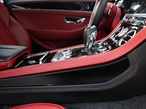 Used 2021 Bentley Continental GT V8 image 35