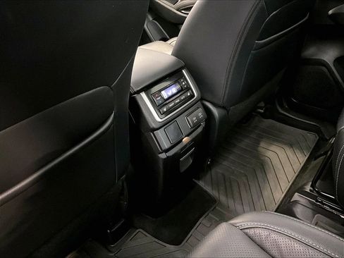 Used 2022 Subaru Ascent Limited image 23