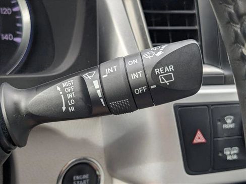 Used 2019 Toyota Highlander XLE image 7