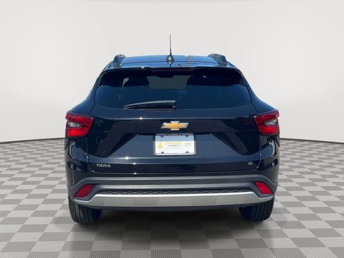 Used 2024 Chevrolet Trax LT w/ Driver Confidence Package FWD image 5