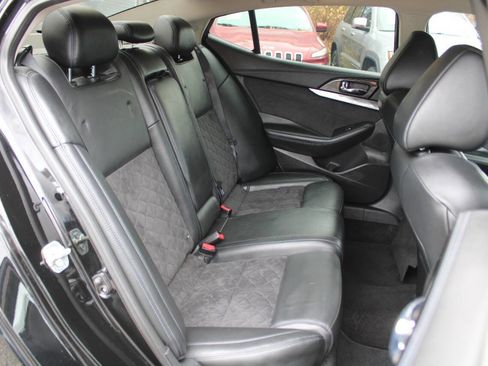 Used 2016 Nissan Maxima SR w/ Interior Lighting Package image 27