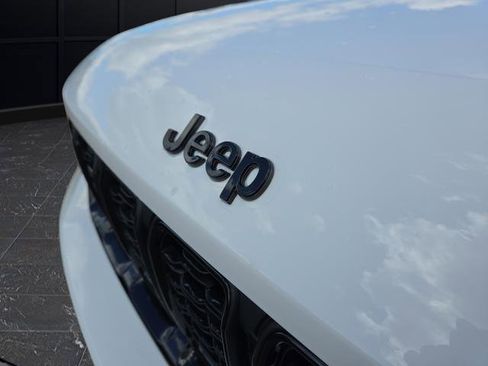 New 2025 Jeep Grand Cherokee Altitude image 39