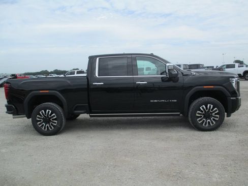 New 2026 GMC Sierra 2500 Denali Ultimate AWD/4WD image 3