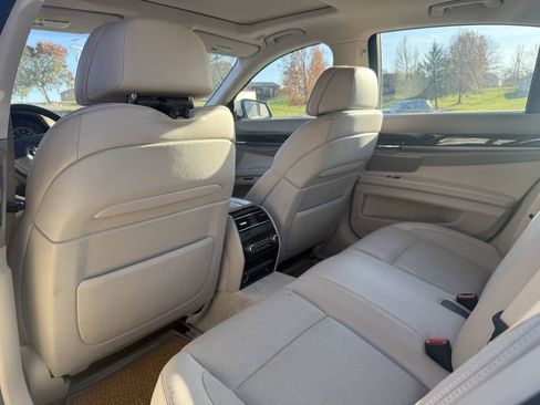 Used 2009 BMW 750i image 10