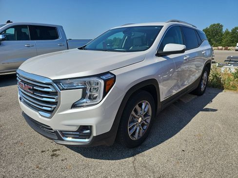 Used 2023 GMC Terrain SLT FWD image 1