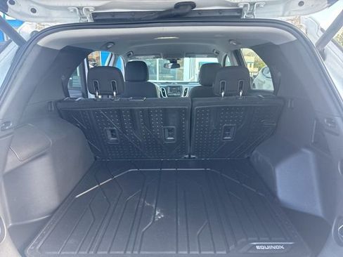 Used 2020 Chevrolet Equinox LT w/ Driver Convenience Package image 9