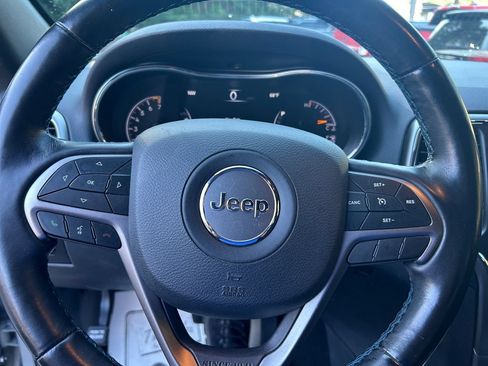 Certified 2020 Jeep Grand Cherokee Laredo AWD/4WD image 15