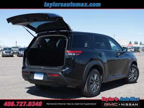 Used 2024 Nissan Pathfinder S image 29
