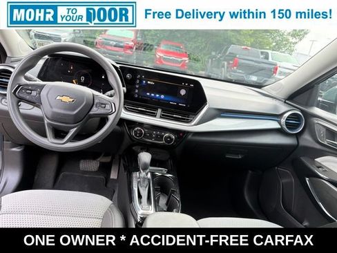 Used 2025 Chevrolet Trax LT FWD image 38