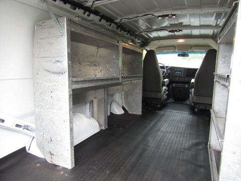 Used 2021 Chevrolet Express 2500 w/ Driver Convenience Package RWD image 19