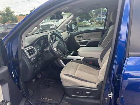 Used 2021 Nissan Titan SV w/ SV Convenience Package RWD image 5