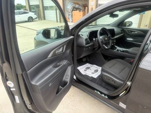 Used 2025 Chevrolet Traverse LT FWD image 10