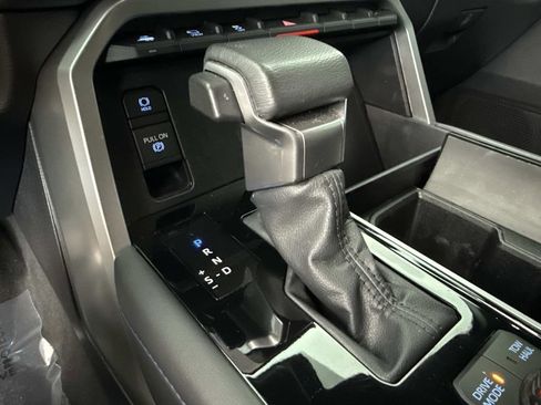 Used 2024 Toyota Sequoia Platinum image 37