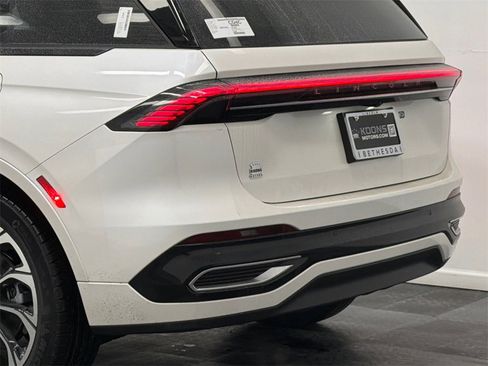 New 2026 Lincoln Nautilus Reserve image 7