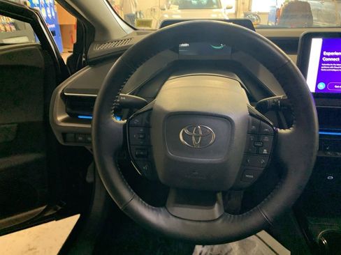 Used 2023 Toyota Prius XLE image 19