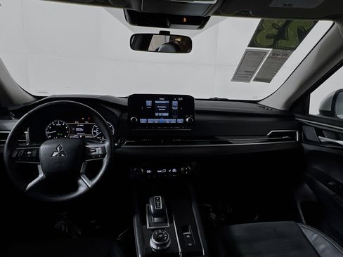 Used 2023 Mitsubishi Outlander ES image 30