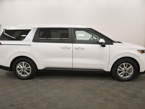 Certified 2024 Kia Carnival LX image 9