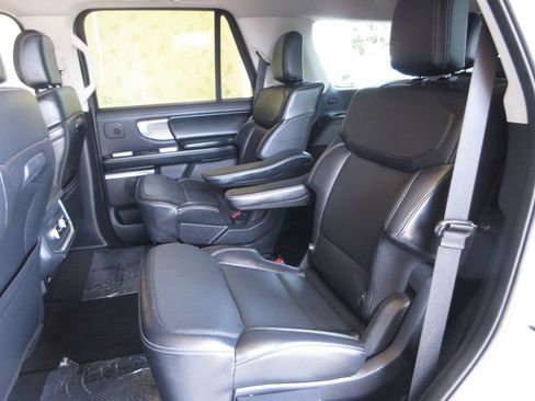 Used 2025 Ford Expedition Platinum w/ Driver's Package AWD/4WD image 24