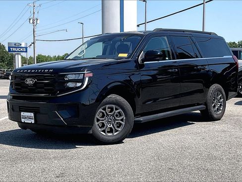 Used 2025 Ford Expedition Max Active AWD/4WD image 3