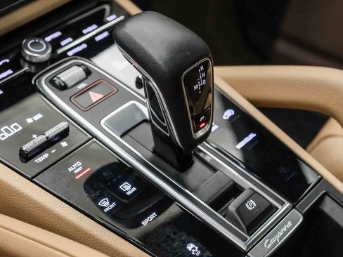 Used 2020 Porsche Cayenne image 21