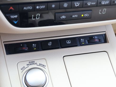 Used 2013 Lexus ES 350 w/ Luxury Pkg FWD image 29