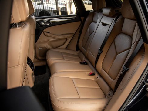 Certified 2020 Porsche Macan S AWD/4WD image 36