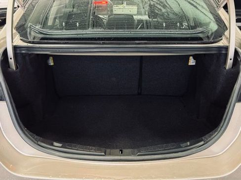 Used 2017 Ford Fusion SE w/ Fusion SE Technology Package image 10