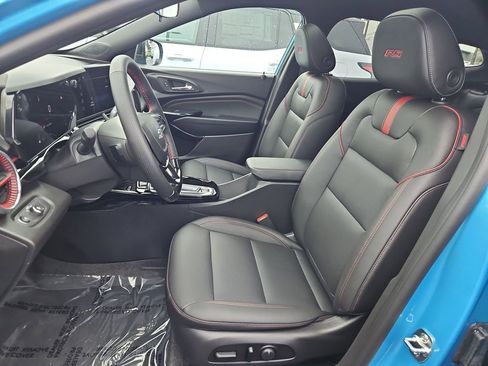 New 2026 Chevrolet Trax RS w/ Sunroof Package FWD image 21