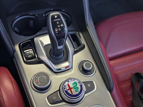Used 2023 Alfa Romeo Giulia Veloce RWD image 12