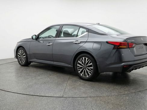 Used 2025 Nissan Altima 2.5 SV FWD image 6