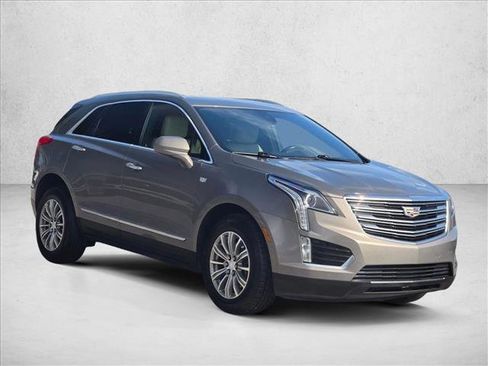 Used 2018 Cadillac XT5 Luxury w/ Driver Awareness Package image 3