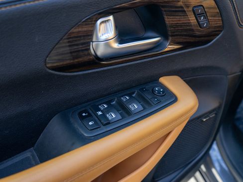 Used 2022 Chrysler Pacifica Pinnacle image 15