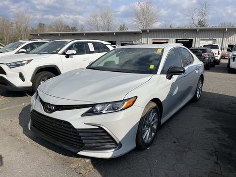 Used 2023 Toyota Camry LE image 1