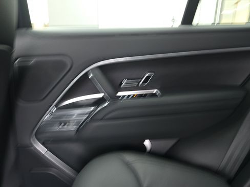 Used 2023 Land Rover Range Rover SE image 19