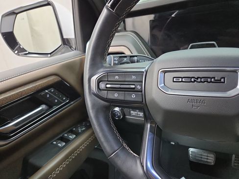 Used 2025 GMC Yukon XL Denali Ultimate AWD/4WD image 21