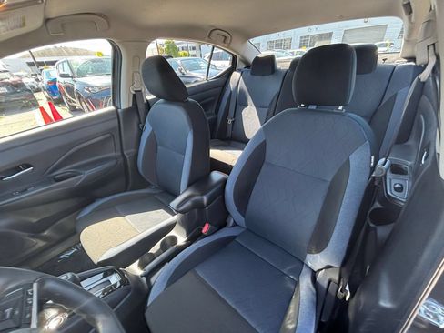 Used 2025 Nissan Versa SV FWD image 27