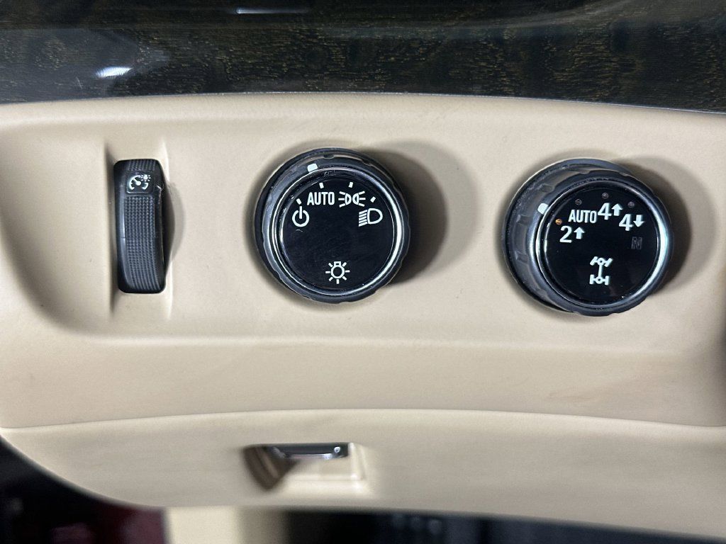 Used 2018 Cadillac Escalade Platinum AWD/4WD image 21