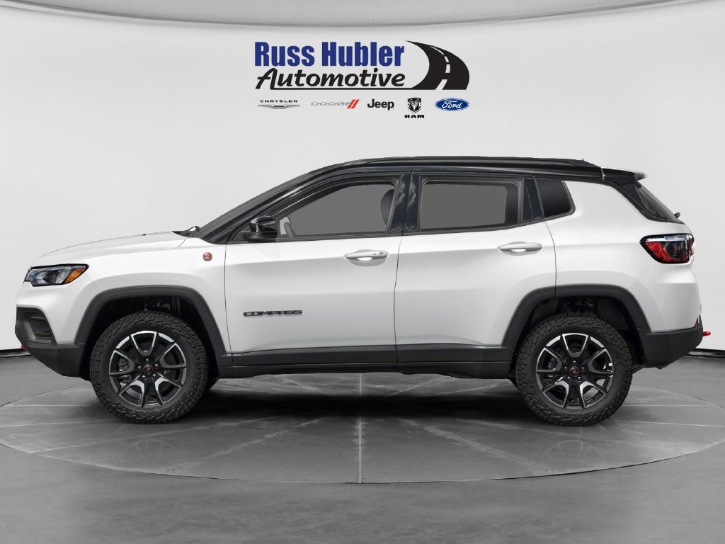 Used 2025 Jeep Compass Trailhawk w/ Trailhawk Elite Group AWD/4WD image 5